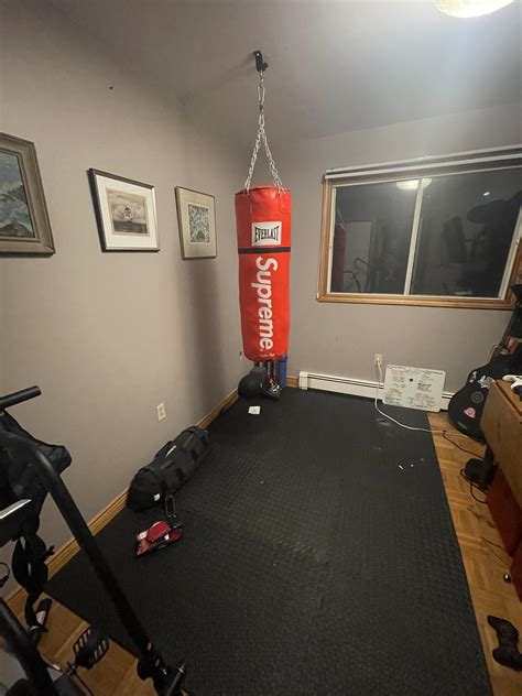 [QC] Supreme x Everlast punching bag : r/FashionReps 